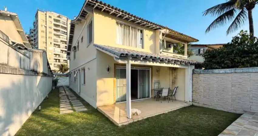 Casa em condomínio fechado com 4 quartos à venda na Rua Armando Santos, Recreio dos Bandeirantes, Rio de Janeiro