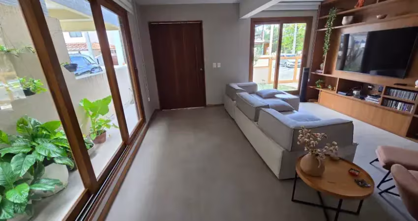 Casa com 4 quartos e 6 banheiros à venda no bairro merces curitiba