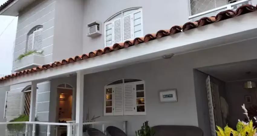 Casa com 3 quartos e 5 banheiros à venda, 460 m² na praia de pernambuco guaruja