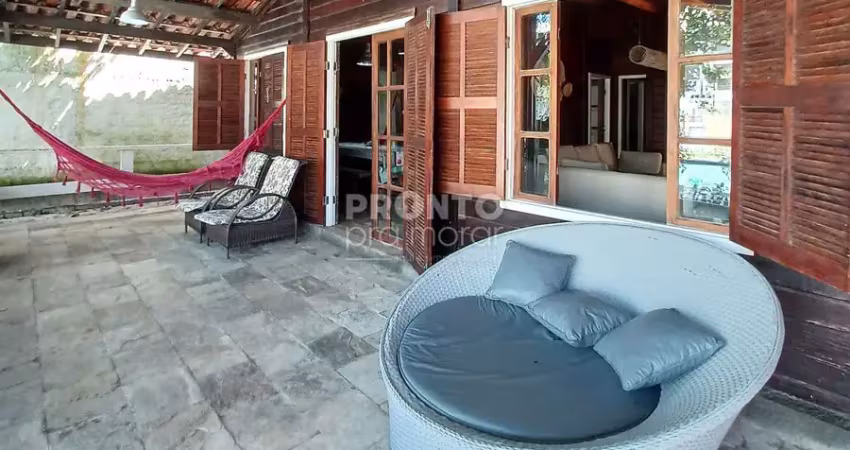 Casa em serrambi com piscina privativa, 3 quartos, terreno próprio e 6 vagas de garagem – conforto e espaço a poucos minutos do mar!