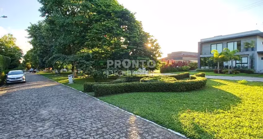Excelente casa mobiliada em condomínio com 216,06m² de área construída, localizado em aldeia.