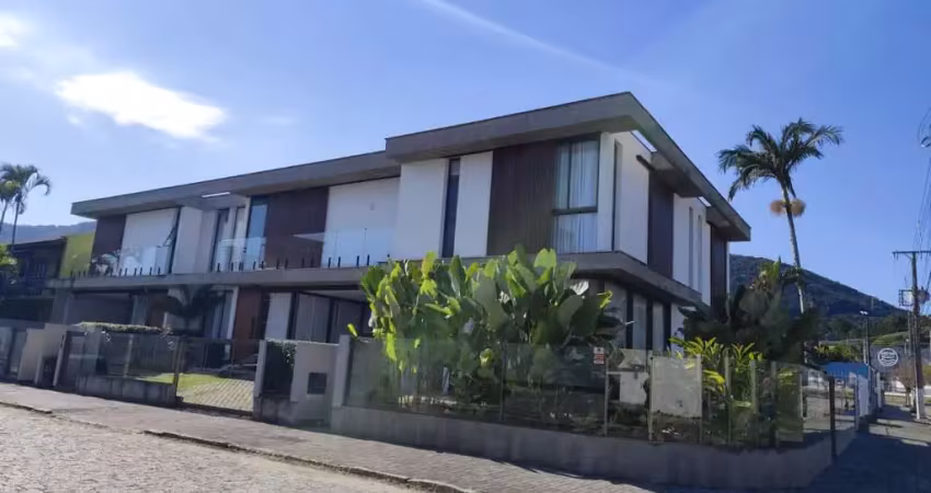 Casa com 3 quartos à venda no Parque São Jorge, Florianópolis 