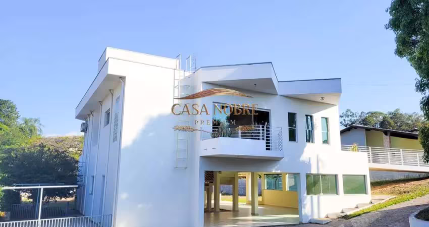 Casa com piscina e 3 suítes no village paineiras – pindamonhangaba