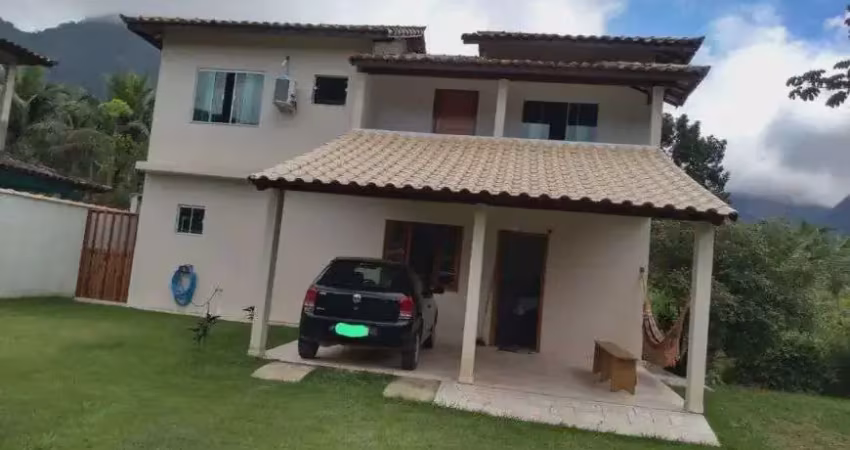 Chácara para venda na região serrana de serra da cruz em macaé/rj, casa 2 quartos e quintal amplo.