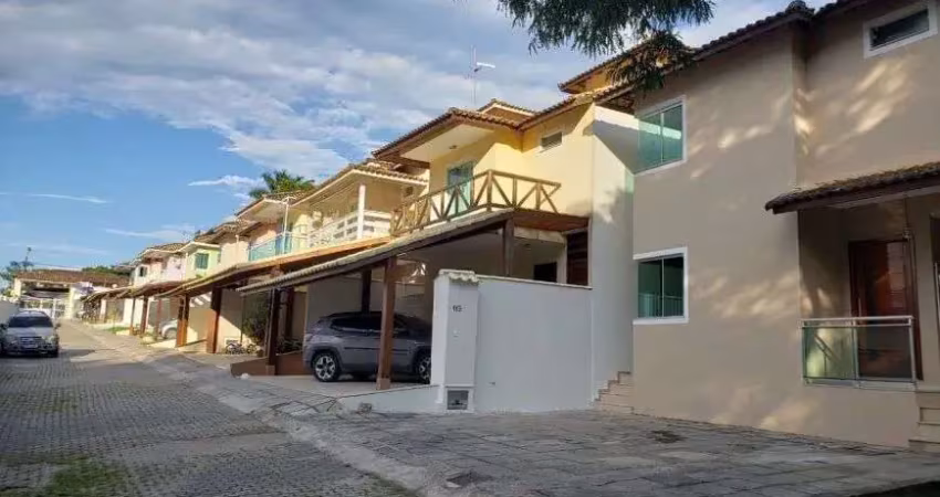 Casa para locação em condominio fechado na granja dos cavaleiros em macaé/rj, 03 quartos, 3 vagas.