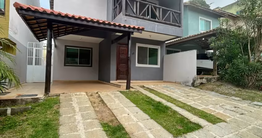 Casas para locação na granja dos cavaleiros em macaé/rj, 03 quartos com suíte e 2 vagas.