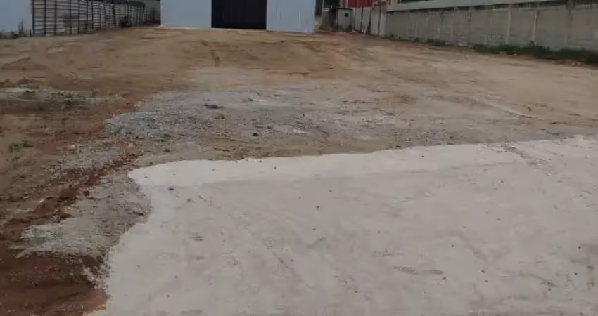 Galpão para locação na linha azul na virgem santa em macaé/rj, área 2.500m2, escritório e banheiros.