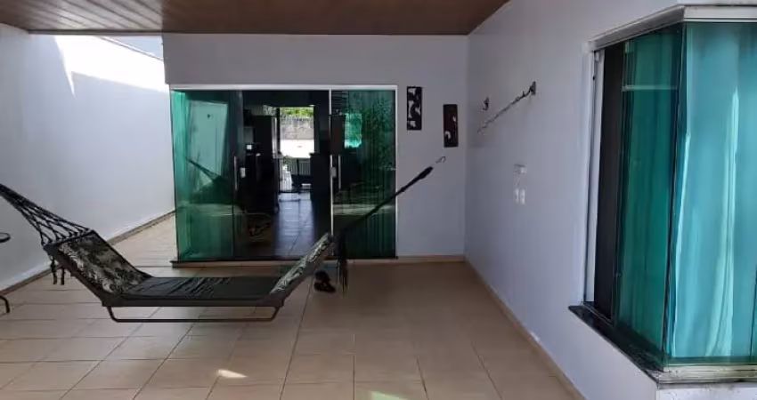 Vende-se casa térrea no residencial tarumã, cercada de natureza,   aceita financiamento bancario