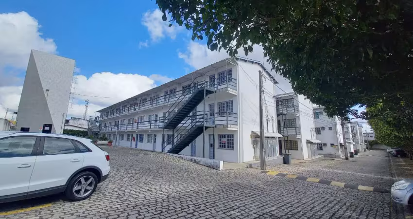 Lindo flat 38m 2o. andar sem mobília a 200m do fórum com área de serviço
