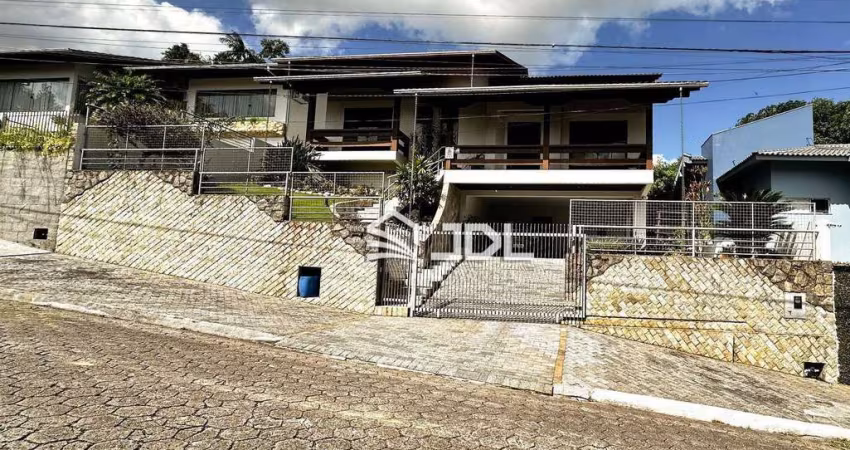 Casa com 4 dormitórios à venda, 314 m² por R$ 1.800.000,00 - Velha - Blumenau/SC