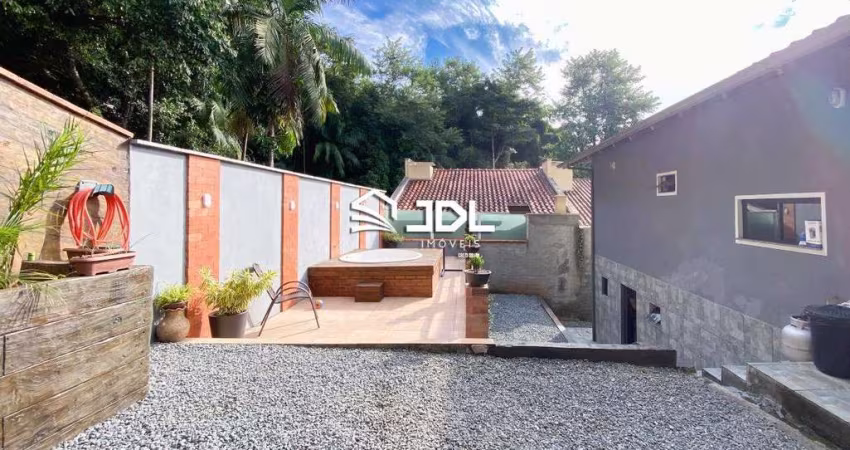 Você ja imaginou morar em uma casa bem localizada e com o ar de área rural? Bairro Velha Central, Blumenau/SC;
