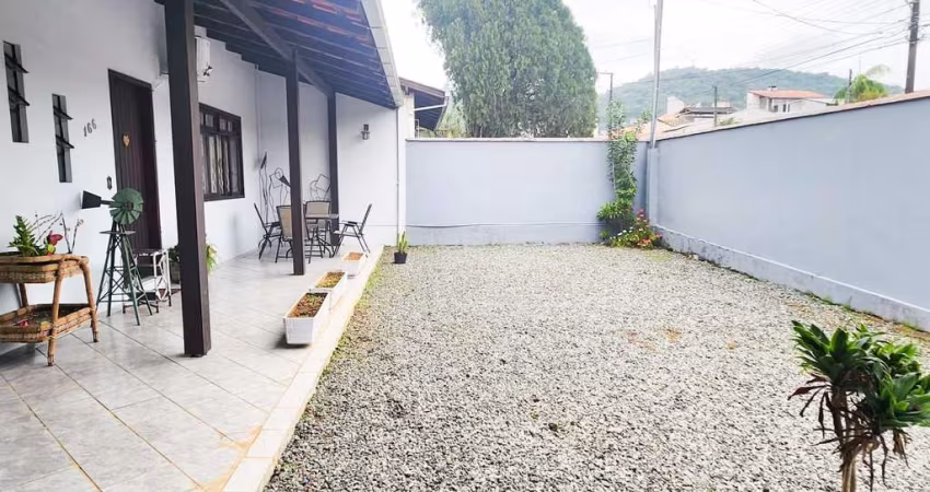 Casa com 3 dormitórios à venda, 227 m² por R$ 700.000,00 - Velha - Blumenau/SC