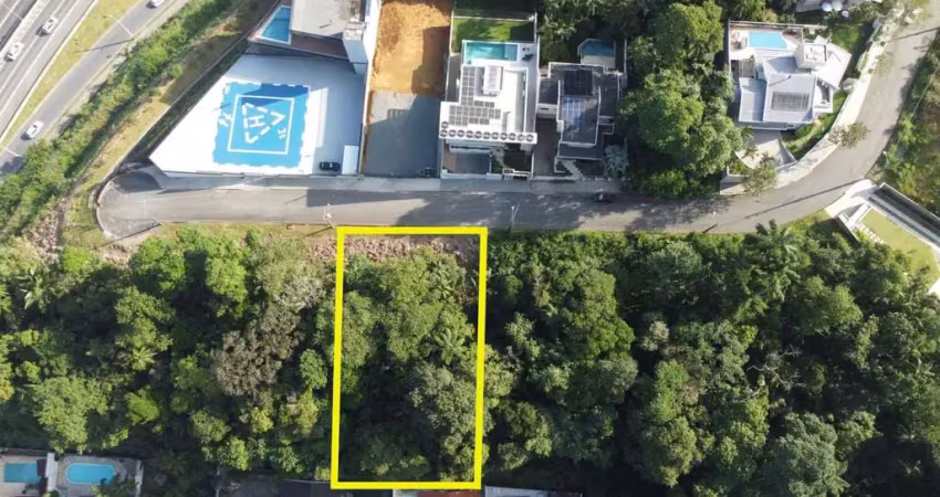 Amplo terreno em loteamento alto padrão no bairro velha pertinho do centro, venha conferir!