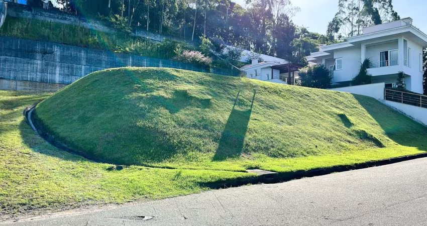 TERRENO EM CONDOMÍNIO FECHADO DE ALTO PADRÃO
