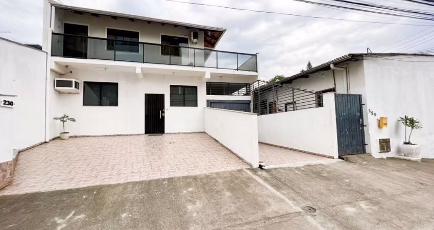 Casa à venda, 200 m² por R$ 2.150.000,00 - Velha - Blumenau/SC