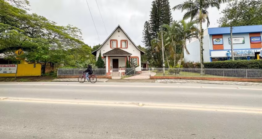 Excelente Terreno em Corredor de Serviço no Bairro Velha