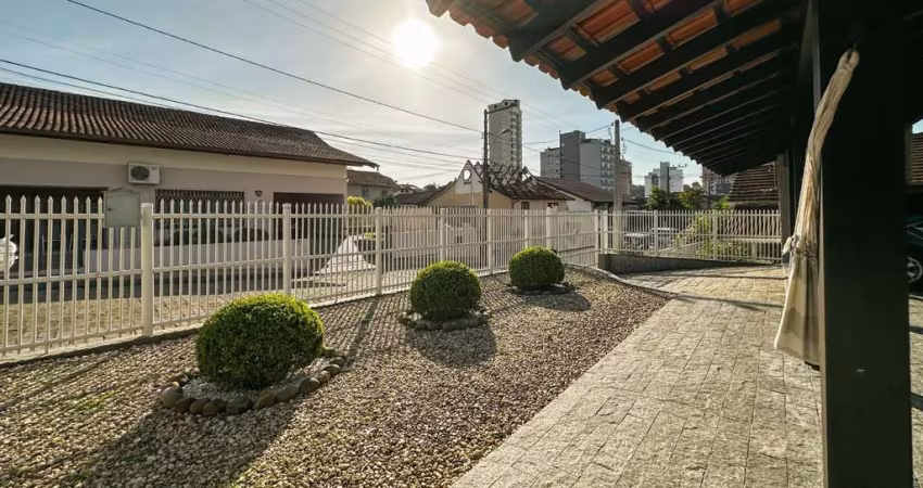 Excelente casa averbada no bairro da Velha