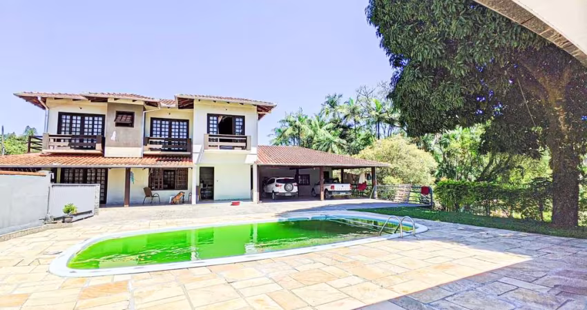 Ampla Casa na Ponta Aguda