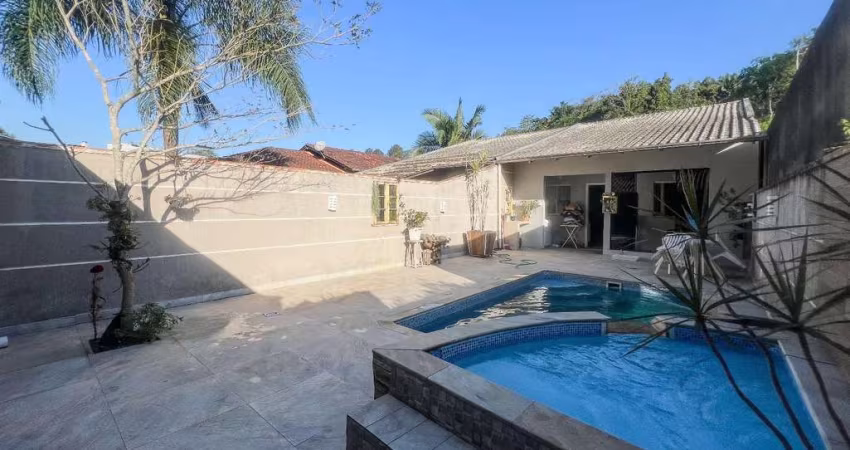 Casa com 2 dormitórios e piscina à venda, por R$ 530.000 - Água Verde - Blumenau/SC