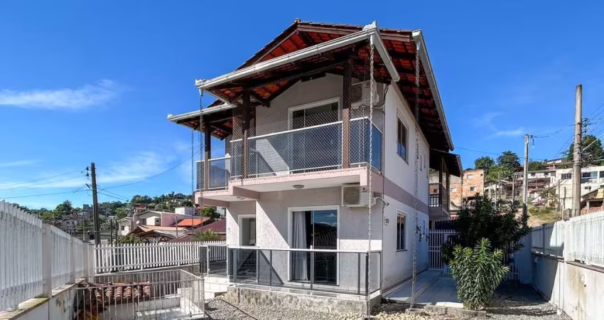 Casa à venda, 242 m² por R$ 850.000,00 - Fidélis - Blumenau/SC