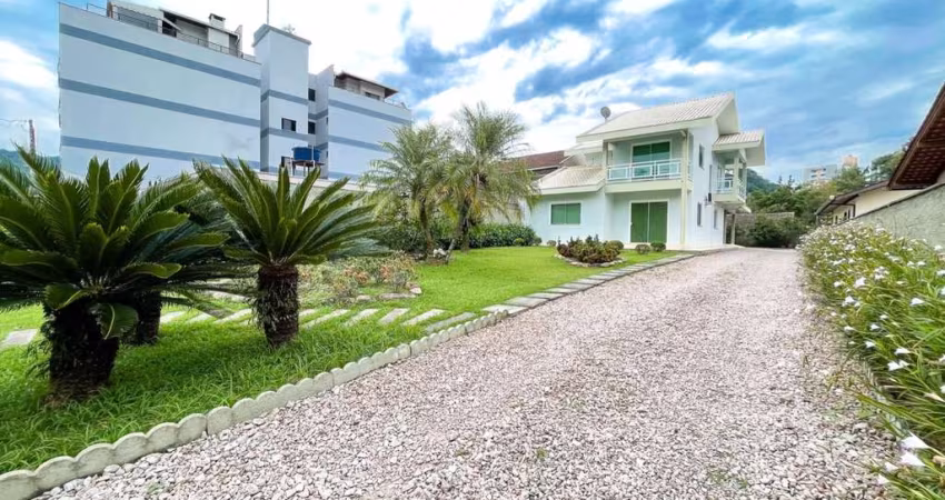 Casa à venda, 300 m² por R$ 1.300.000,00 - Garcia - Blumenau/SC