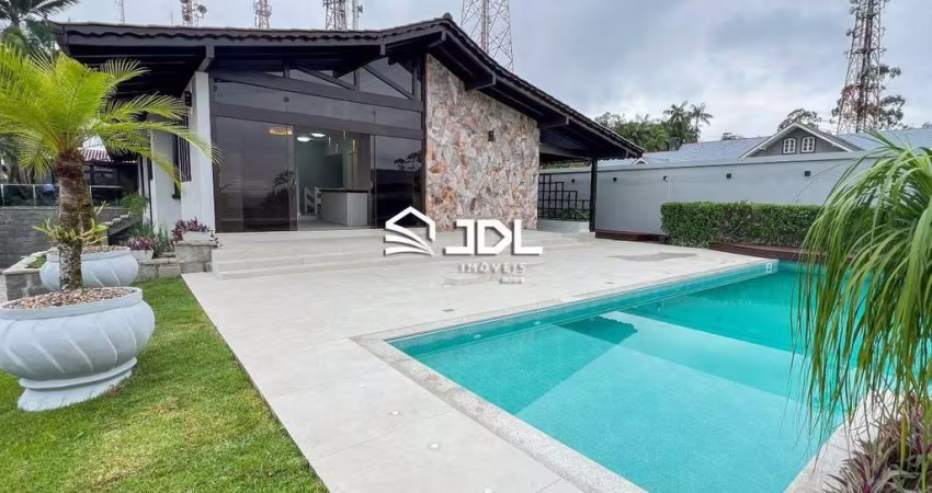 Casa de alto padrão, linda e espaçosa no bairro Ponta Aguda.