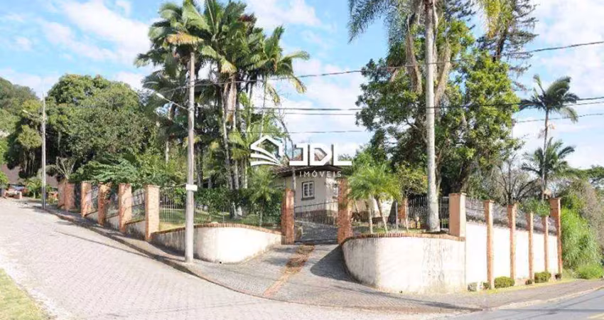 Casa construída em 1945, residencial ou comercial em blumenau, bairro velha — área interna 146,41 | terreno 678,40