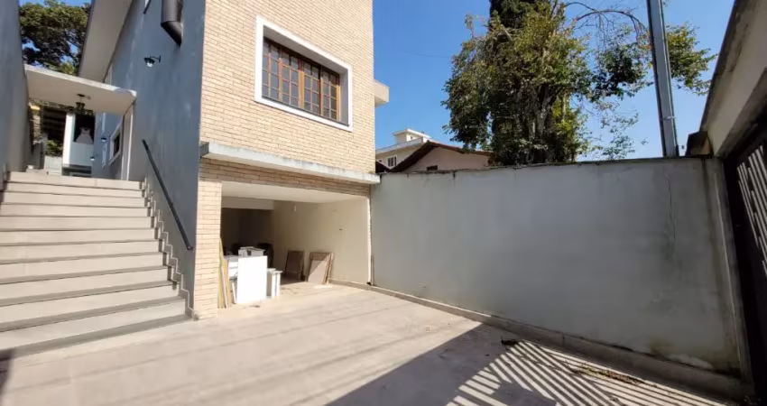 Sobrado com área gourmet, lareira e 4 vagas – colônia, ribeirão pires