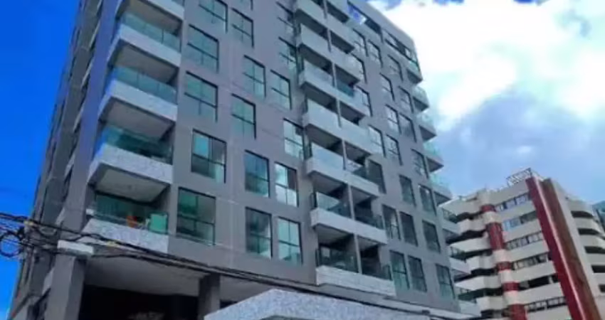 Belíssimo apartamento de 3 quartos, todo pronto de armários, à 3 quadras da praia mais desejada do brasil .