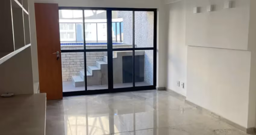 Vendo linda cobertura na ponta verde, na área mais nobre, próximo a praia, supermercado palato, escola, trânsito de fácil acesso.