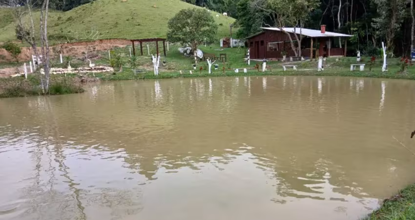 Lindo sítio tapiraí sp, 3 alqueires, próx. asfalto, casa, rancho, 3 lagos, minas, escritura, permuta