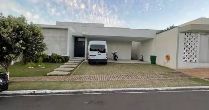 Casa completa com suíte master, área gourmet e piscina aquecida