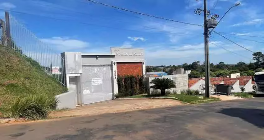 Residência com piscina e acabamento diferenciado em condomínio fechado