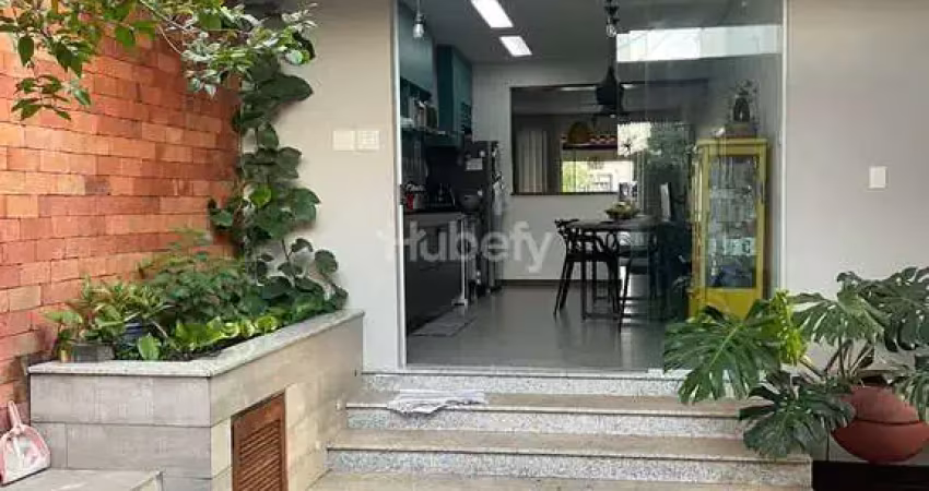 Casa em timóteo com energia solar, 2 quartos (com possibilidade de acréscimo) e amplo quintal gramado