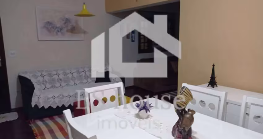 Casa assobradada com 3 dormitórios, 4 vagas à 5 minutos da carijós