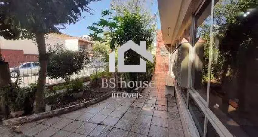 Casa com 221 m², 3 dormitórios,  sendo 1 suíte  e 6 vagas