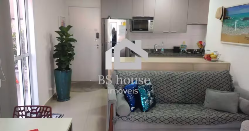 Apartamento com 2 quintais e varanda - ótima localização - semi novo