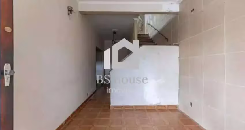 Sobrado com 3 dormitórios, 3 banheiros, quintal, 200 m² - barcelona