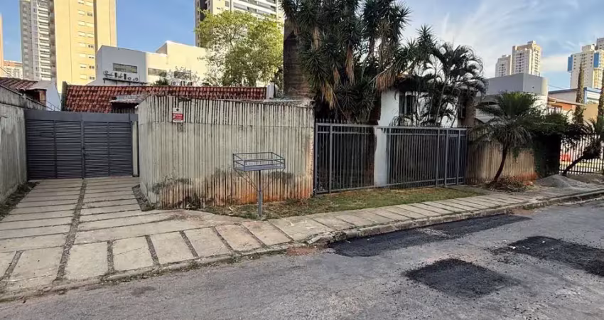 Casa sobrado bem localizada de 5 quartos com área enorme - setor bueno !!!