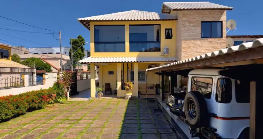 Casa de esquina à venda em itapebussu, guarapari/es, com 220m² construídos, 4 suítes, 2 salas e excelente localização em bairro valorizado.