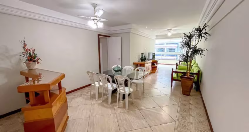 Apartamento espaçoso à venda no coração de guarapari/es. são 159 m² e 2 vagas, perto das praias das castanheiras e areia preta. marque uma visita!