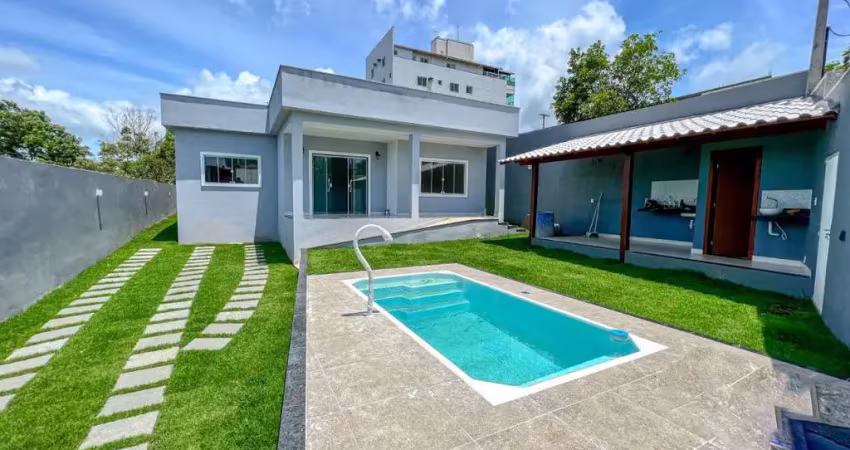 Casa linear em nova guarapari com área gourmet e vista para a lagoa disponível para locação anual em nova guarapari. agende já a sua visita!