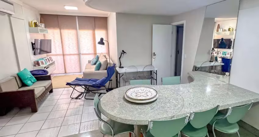Apartamento de 2 quartos em predio de frenta para a praia da fonte, com acesso direto a praia, portaria 24h e elevador. localização privilegiada.
