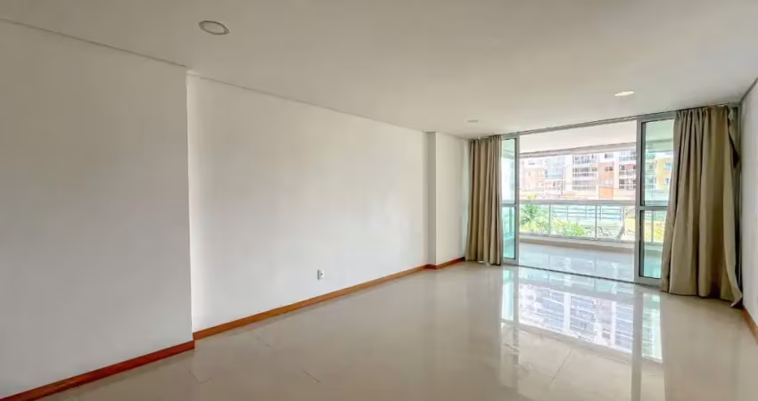 Apartamento á venda em prédio novo com área de lazer completa na cobertura, à poucos metros das praias das castanheiras. marque uma visita e se a