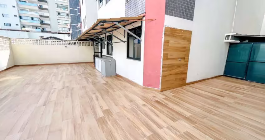 Apartamento com área lateral gigante,  à venda próximo as praias das castanheiras e areia preta no centro de guarapari/es
