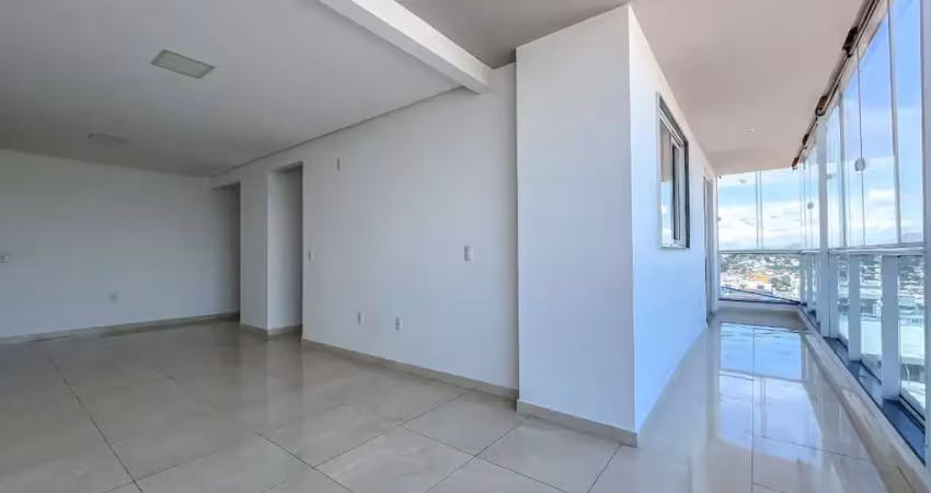 Apartamento à venda no centro de guarapari, a poucos minutos das praias, com 2 quartos sendo 1 suíte, 1 vaga e linda vista para o canal.