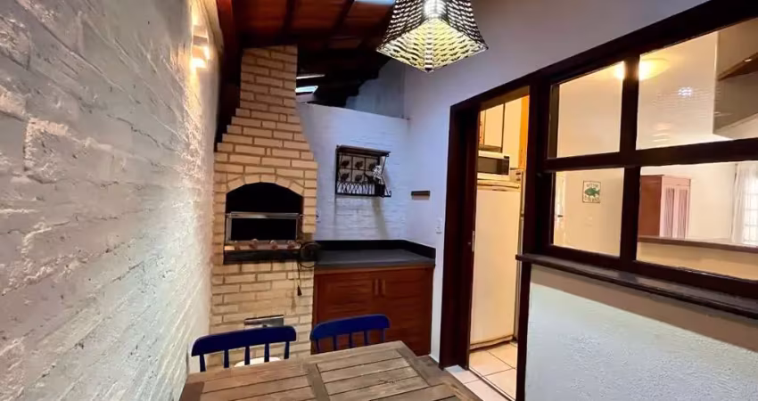 Casa à venda na enseada azul de 2 quartos em condomínio fechado, próximo às praias paradisíacas de bacutia e peracanga!