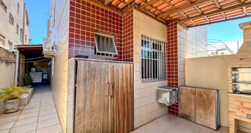 Apartamento à venda na praia do morro de 2 quartos, suíte e área externa privativa por r$ 350 mil. marque uma visita!