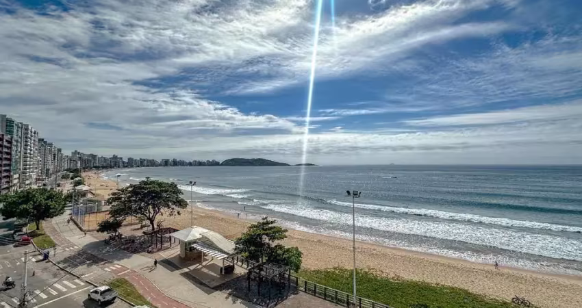 Ótimo apartamento de frente para o mar à venda na praia do morro, composto por 3 quartos sendo 1 suíte, sol da manhã, 2 vagas e lazer na cobertura!