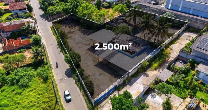Área para locação: 2.500m² com escritório de 130m², localização estratégica a 10 min do centro, fácil acesso à br e rodovia do sol em guarapari/es.